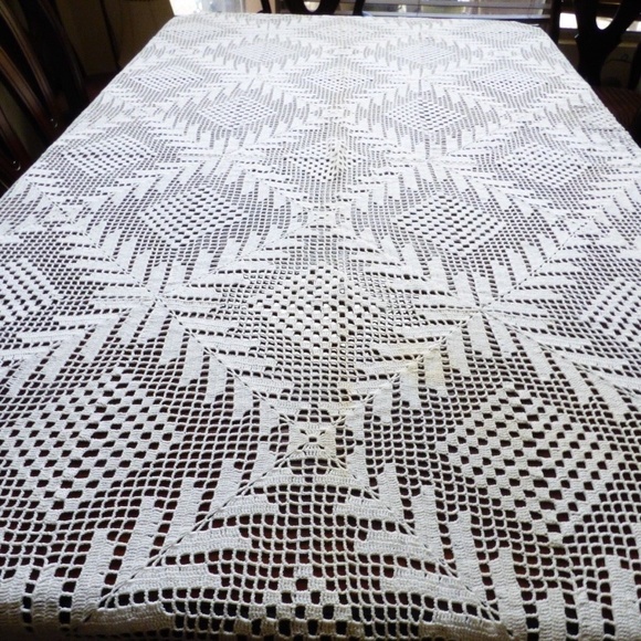 VTG 1930-40's Handmade Crochet White Bedspread Coverlet or tablecloth 82"x 98" - Picture 3 of 11